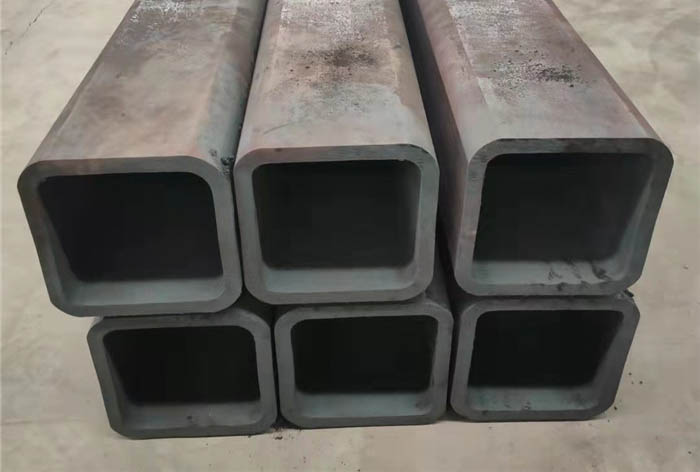 青岛大口径无缝方管